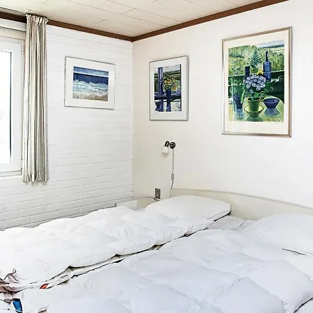 펜션 Three-bedroom Holiday In Lokken 65 *